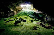 Lava-tube-cave-lava-beds-national-monument-tulelake-california_1