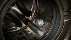 Foglio di alluminio contro l’elettricità statica: mito o rimedio davvero efficace per molte casalinghe