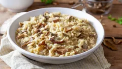 Il calore dell’Italia nel piatto: il risotto ai funghi perfetto