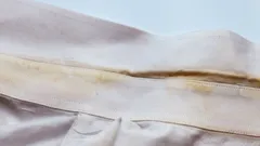 Trucco per la casa: rimuoviamo le macchie di sudore ostinate senza prodotti chimici