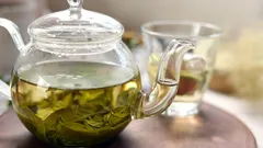 È considerato salutare, ma può “far accelerare” il cuore: tutta la verità sul tè verde