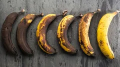 Come smettere di buttare le banane: funziona anche d’estate