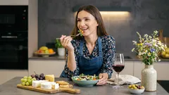 Tre pasti abbondanti al giorno o cinque piccoli: cosa scegliere?