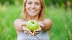 Frutta con intelligenza: il segreto per saziarsi senza calorie in eccesso